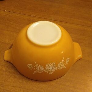 Pyrex Butterfly Gold Yellow and White Floral Bakeware Dish with Handles